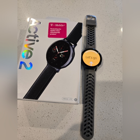 Unisex Samsung galaxy active 2 Watch - Picture 1 of 6